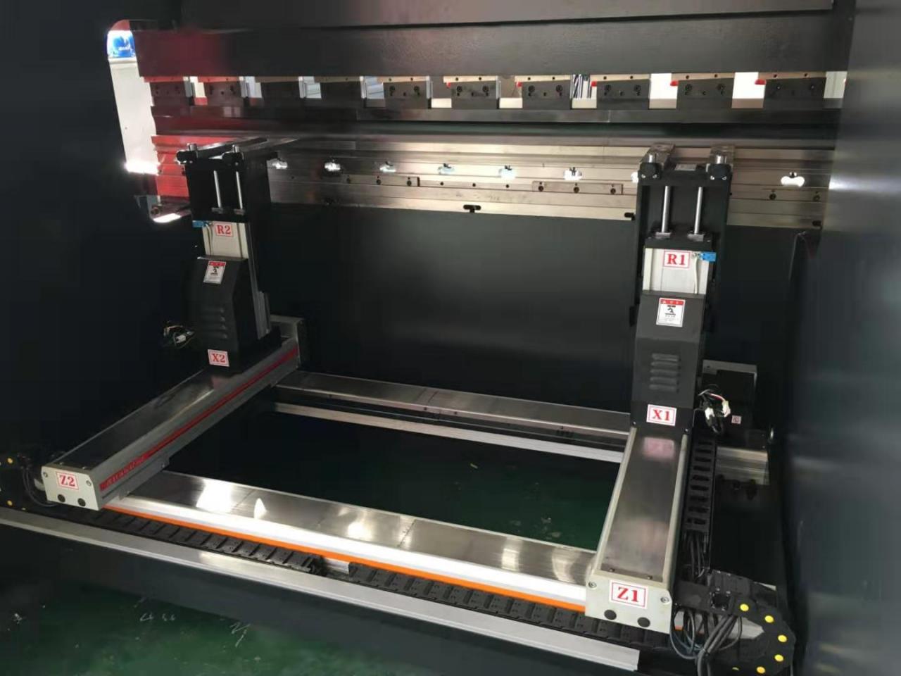 Hydraulic Stainless Steel Wc67y/k-300/6000 Mould Crowning Press Brake Хидраулична кочница од нерђајућег челика Вц67и/к-300/6000 за крунисање калупа