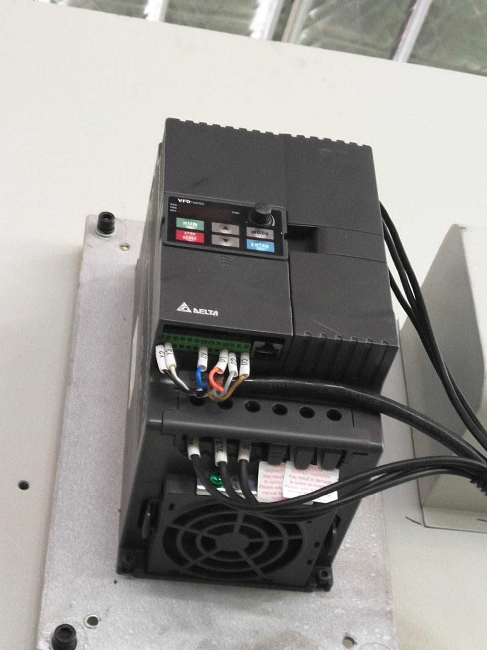 Машина за бушење високих перформанси са пнеуматским фрикционим квачилом