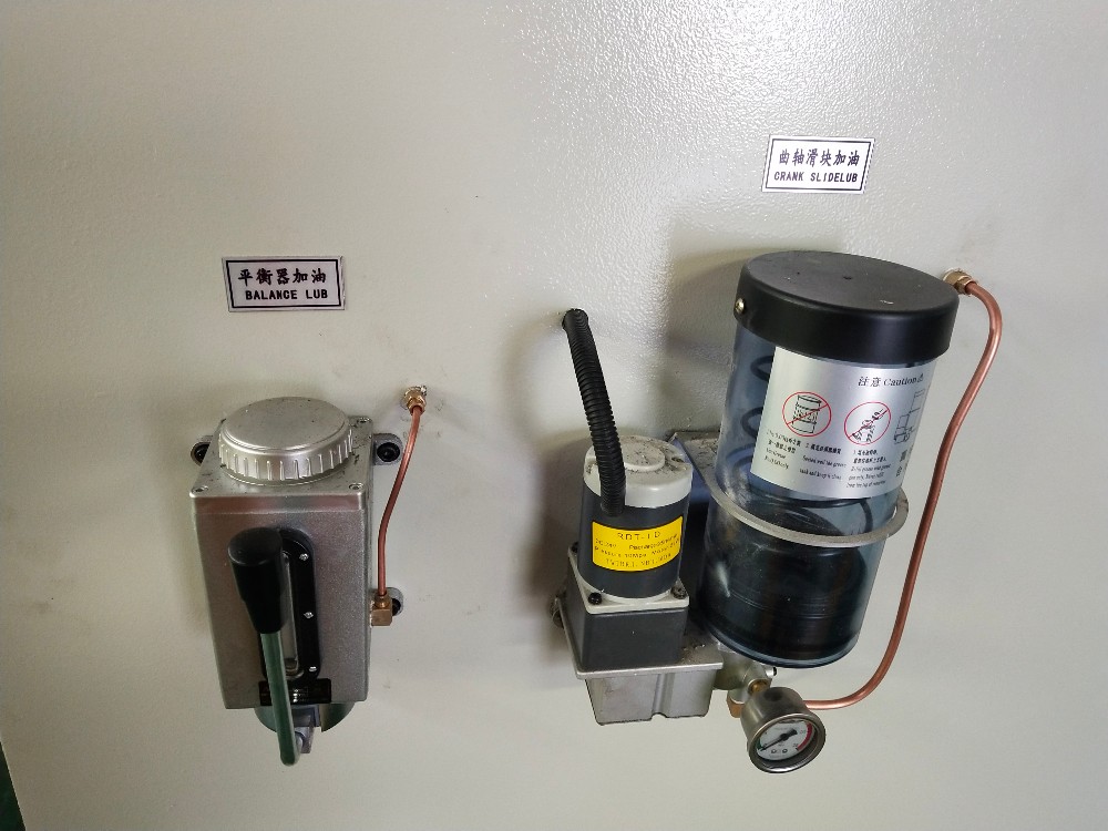 Pneumatic Friction Clutch High Performance Punch Press Machine Машина за бушење високих перформанси са пнеуматским фрикционим квачилом