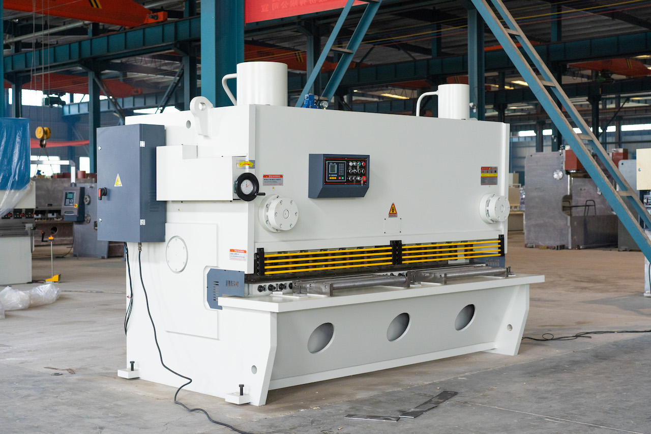 Qc11y 8x3200 Sheet Metal Shearing Machine Steel Plate Hydraulic Shearing Machine Кц11и 8к3200 машина за хидрауличну машину за сечење челичних плоча