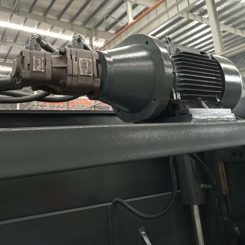 Qc12k-4x2500 Cnc Hydraulic Customized Shearing Machine Cutting Machine Кц12к-4к2500 Цнц хидраулична машина за сечење по мери