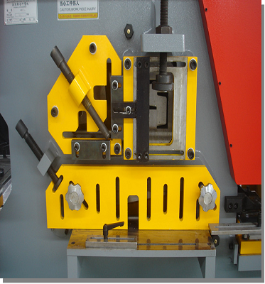 Steel Plate Angle Cutting Punching Notching Machine Hydraulic Ironworker For Sale Машина за угаоно резање челичне плоче Пробијање Машина за зарезивање хидрауличног гвожђа за продају