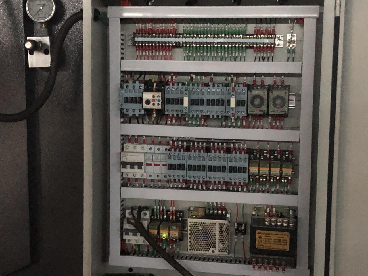 Wc67k Cnc Aluminum Iron Plate Hydraulic Press Brake Cnc Metal Sheet Bending Machine Вц67к Цнц алуминијумска гвоздена плоча хидраулична прес кочница Цнц машина за савијање металних лимова