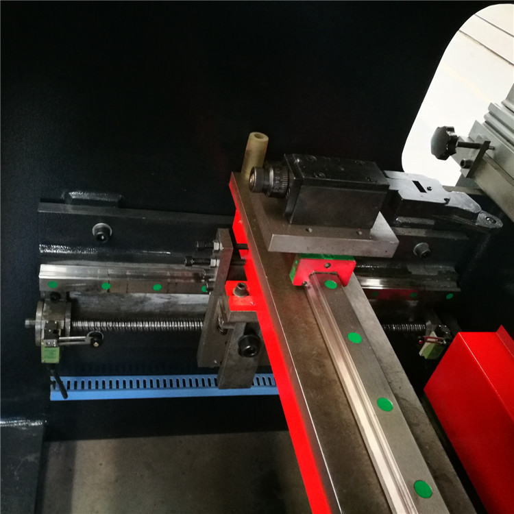 Wc67y-160 4000 Hydraulic Press Brake Cnc Metal Bending Machine For 4000mm Width Steel Вц67и-160 4000 хидраулична прес кочница Цнц машина за савијање метала за челик ширине 4000 мм