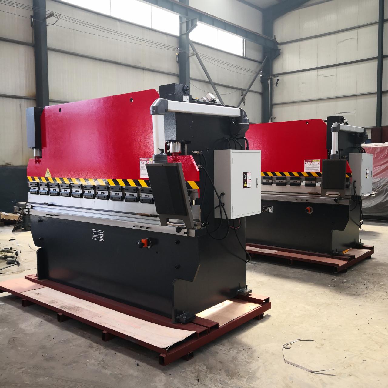 Wc67y-160 4000 Hydraulic Press Brake Cnc Metal Bending Machine For 4000mm Width Steel Вц67и-160 4000 хидраулична прес кочница Цнц машина за савијање метала за челик ширине 4000 мм