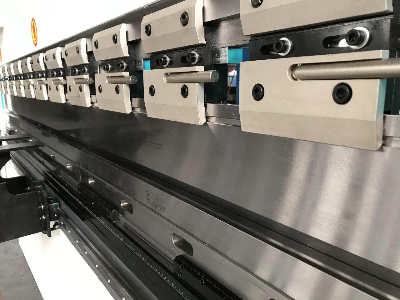 Вц67и-65/2500 Оем Хидраулична преса машина за кочнице Машина за савијање челика