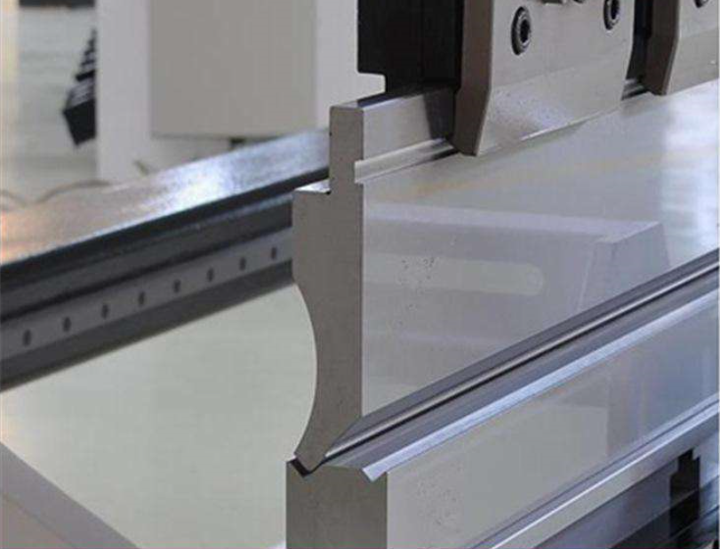 Вц67ик 80 100 160 200 тона 3200 мм Е21 Нц лим за уље Хидраулична преса кочница Цена